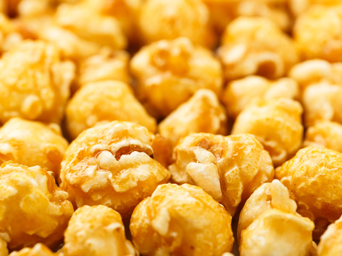 Stockfoto - Nahaufnahme von Karamell-Popcorn